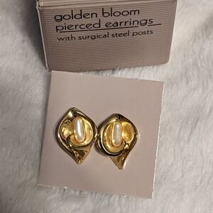 Avon Gold and Pearl Calla Lily Earrings